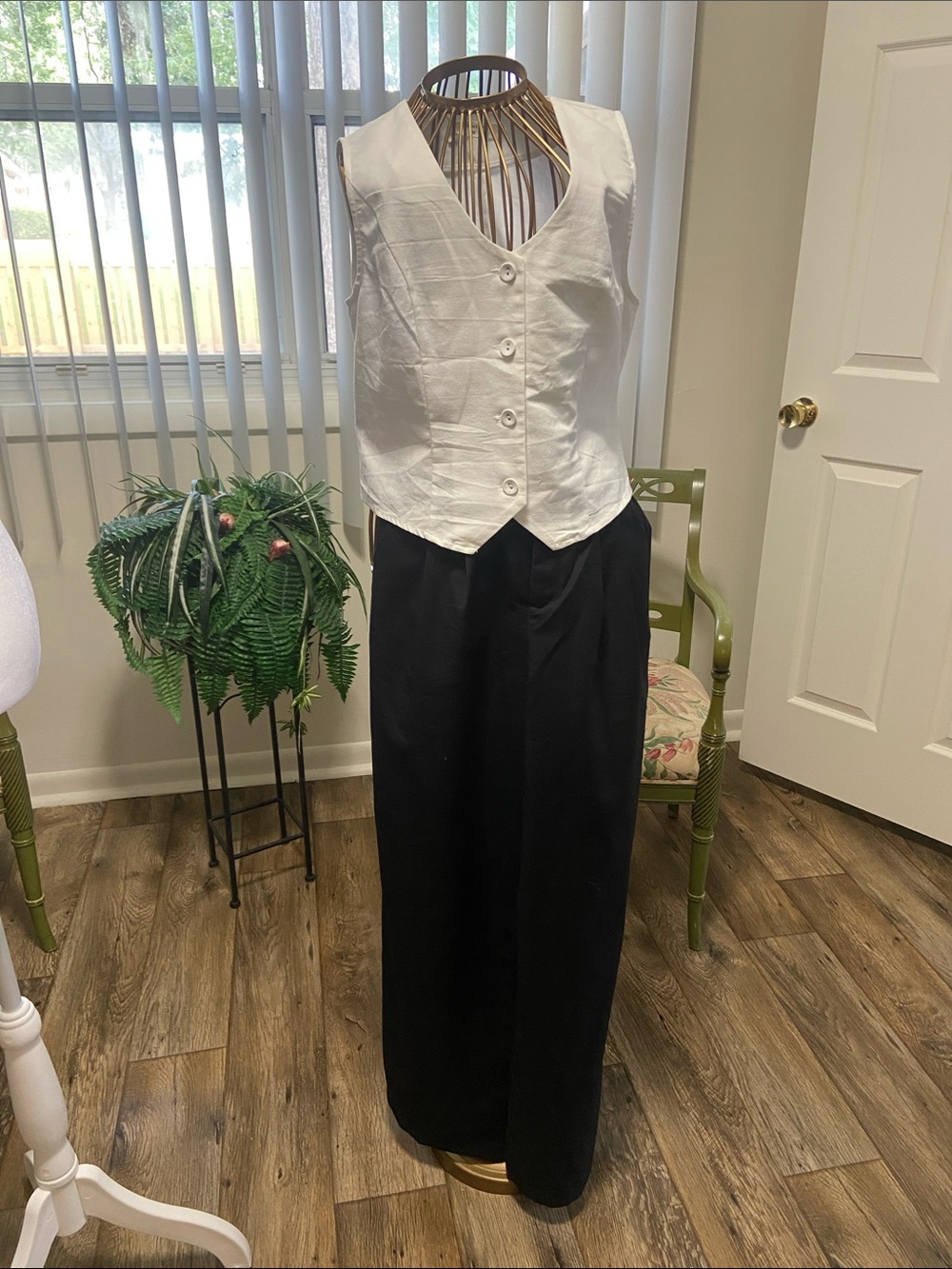 Commense White Button Vest with Black Wide-Leg Pants